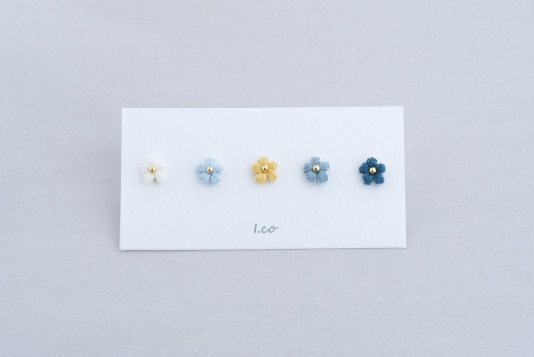 Embroidery thread crochet earrings - 耳环/耳夹 - 绣线 蓝色