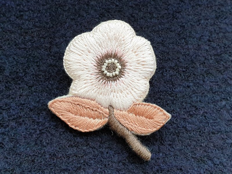粉红长春花别针 - 胸针 - 绣线 