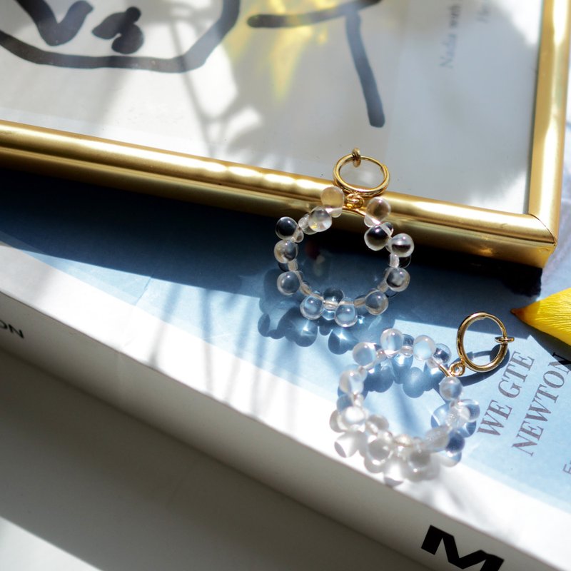 The Rhythm of the Sound of Rain / Clear hoop 14kgf hooked earrings - 耳环/耳夹 - 其他金属 金色