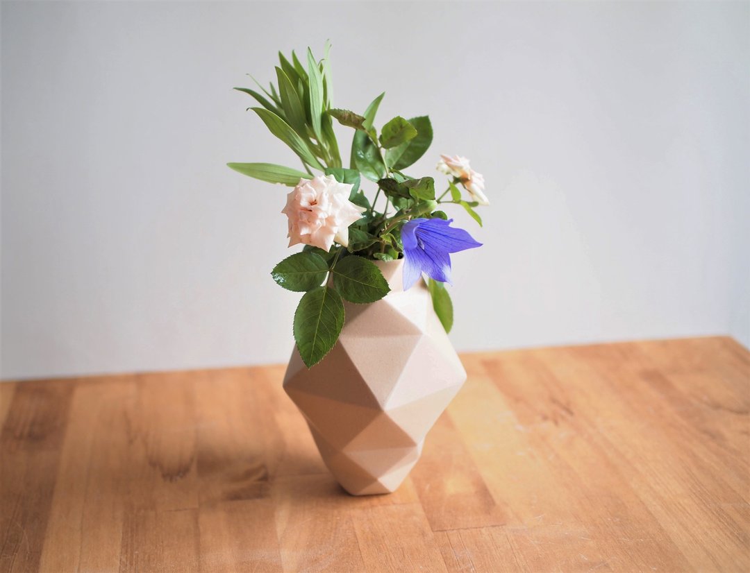 origami vase caramel color - 花瓶/陶器 - 陶 咖啡色