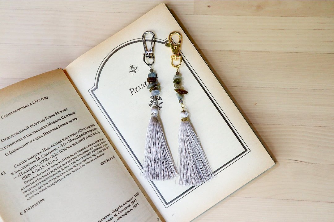 Labradorite stone Key chain/ Key ring with Silver-grey tassel - 吊饰 - 石头 多色