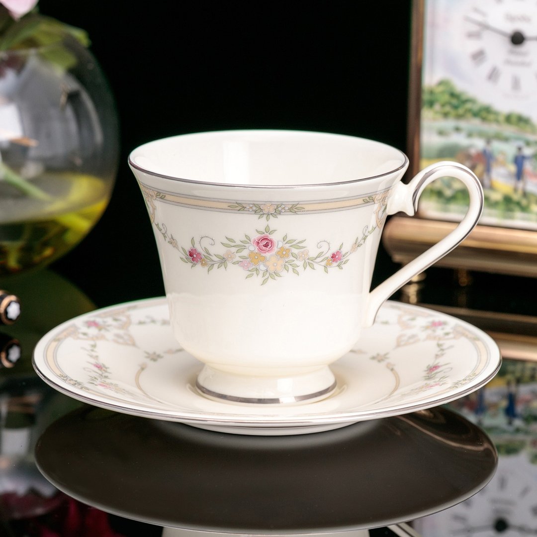 英国Royal Doulton 1982年骨瓷下午茶红茶杯咖啡杯盘组 - 咖啡杯/马克杯 - 瓷 
