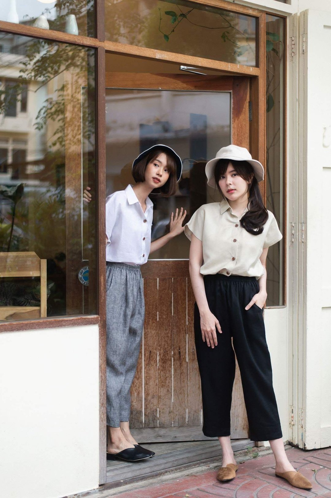 Linen Shirt with Wooden buttons (Short-sleeved)-Beige - 女装上衣 - 棉 卡其色