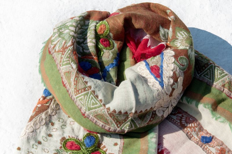 水煮羊毛披肩/针织围巾/刺绣围巾/羊绒披巾/喀什米尔Cashmere-花 - 围巾/披肩 - 羊毛 多色