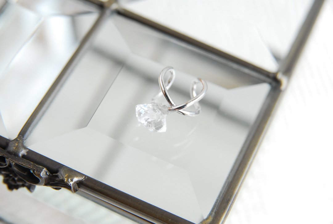 Herkimer diamond crystal ear cuff silver - 耳环/耳夹 - 半宝石 透明