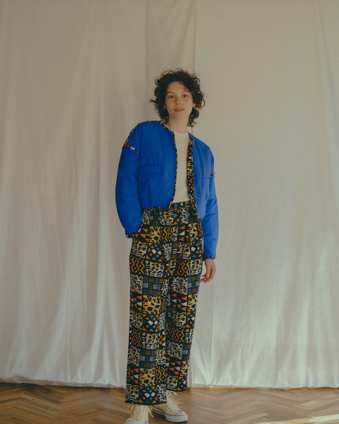 AFRICA REVERSIBLE PADDED SHORT BLOUSON (AFRICAN PATCHWORK) - 女装休闲/机能外套 - 聚酯纤维 蓝色