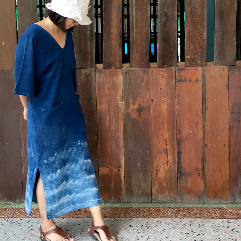 Organics dress. Tie and dye Indigo plant dress. Handmade sleeve. "V" dress./Birthday gift. - 裙子 - 棉．麻 蓝色