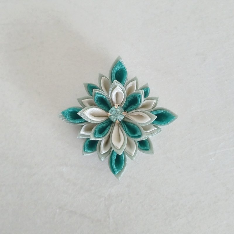 花咲み 胸针 星花 翠绿色 つまみ细工 - 胸针 - 棉．麻 绿色