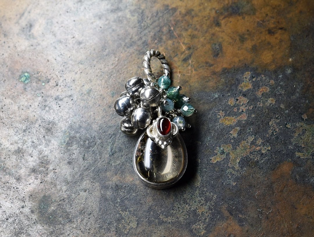 Silver frame rutile quartz and garnet, fluffy bell and moss agate pendant top - 项链 - 其他金属 银色