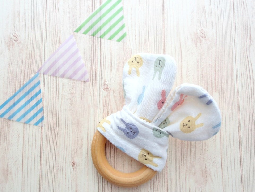 Wooden Teething Ring with FREE EXTRA STRIP-Organic Wooden Ring,Sensory Toy,Natural Maple Wood,Working Cars on White,Baby Boy - 玩具/玩偶 - 木头 白色