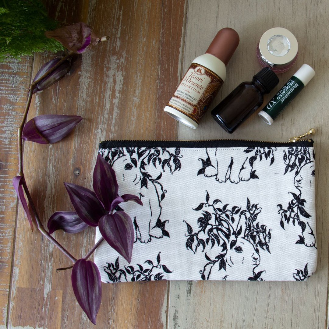Canvas pouch "Rabbit and leaves" - 化妆包/杂物包 - 棉 白色