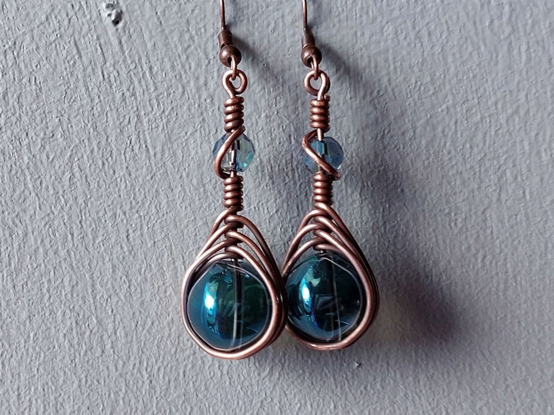 Wire wrap earrings, Dangle drop earrings, Copper wire earrings, Glass earrings - 耳环/耳夹 - 水晶 蓝色