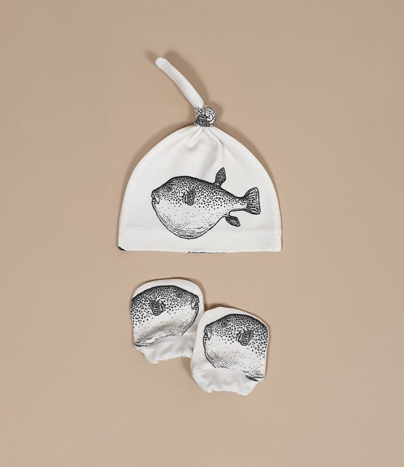 Puffer fish baby mittens and knot hat, organic baby clothes, newborn mittens - 婴儿帽/发带 - 棉．麻 多色