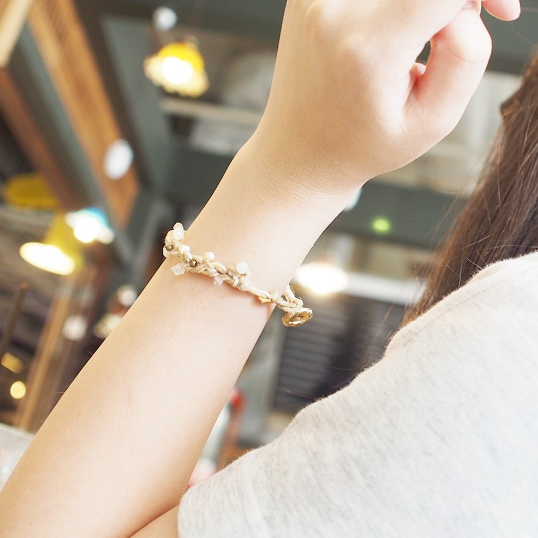 a lucky stone bracelet from Niyome craft. - 手链/手环 - 石头 白色