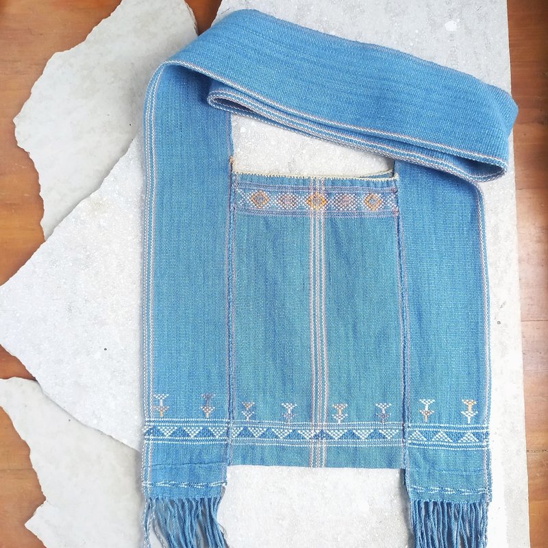 Karen 手工编织植物染料单肩包 / 淡靛蓝，花卉图案 / 手工缝制，独一无二 - 侧背包/斜挎包 - 棉．麻 蓝色