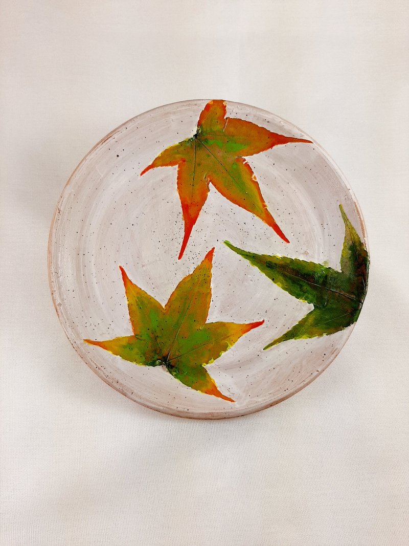 枫叶小盘18厘米 - 盘子/餐盘/盘架 - 陶 白色