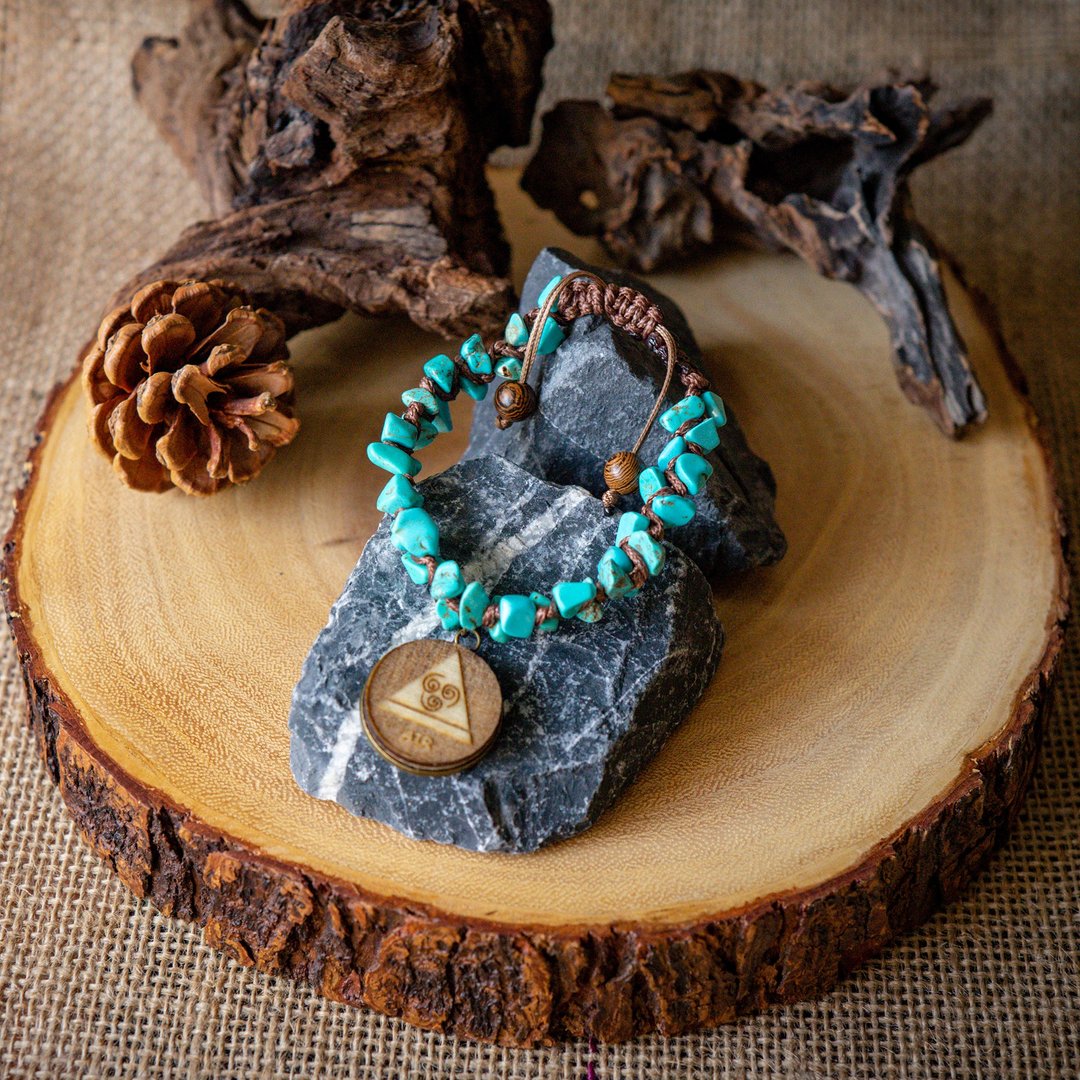 Handmade macrame bracelet with natural stone healing energy. - 手链/手环 - 其他材质 蓝色
