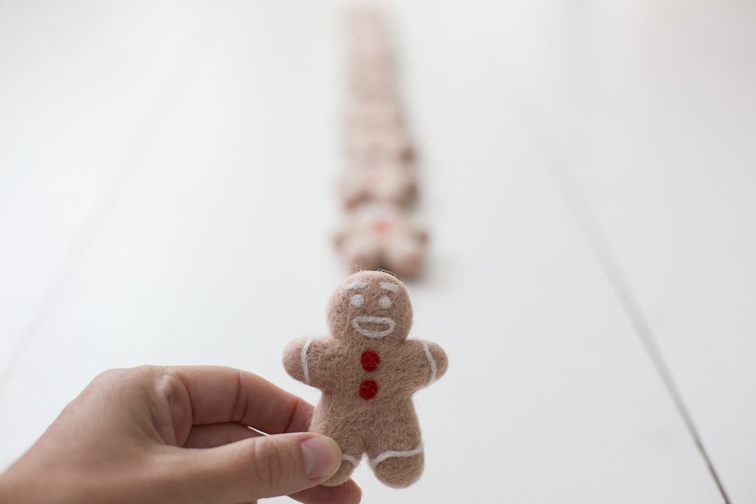 Christmas newborn photo props, felted gingerbread man. - 其他 - 羊毛 白色