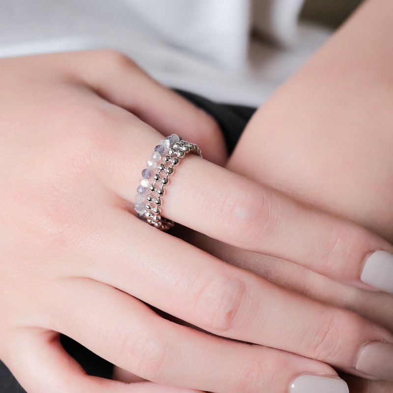 Space Ice - Magenta Mist - 冰晶堇青石珠链戒指-厚镀白K金 - 戒指 - 铜/黄铜 银色