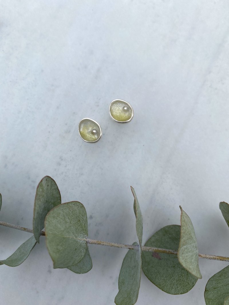 草绿耳环 春之意象 春ノ形 纯银耳环 - 耳环/耳夹 - 树脂 绿色