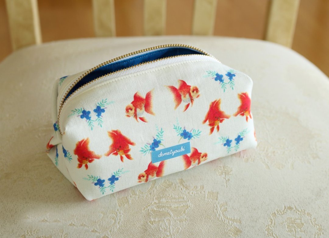 Cosmetic Case Makeup Bag Zipper Pouch Porch goldfish red yellow blue green - 化妆包/杂物包 - 棉 蓝色