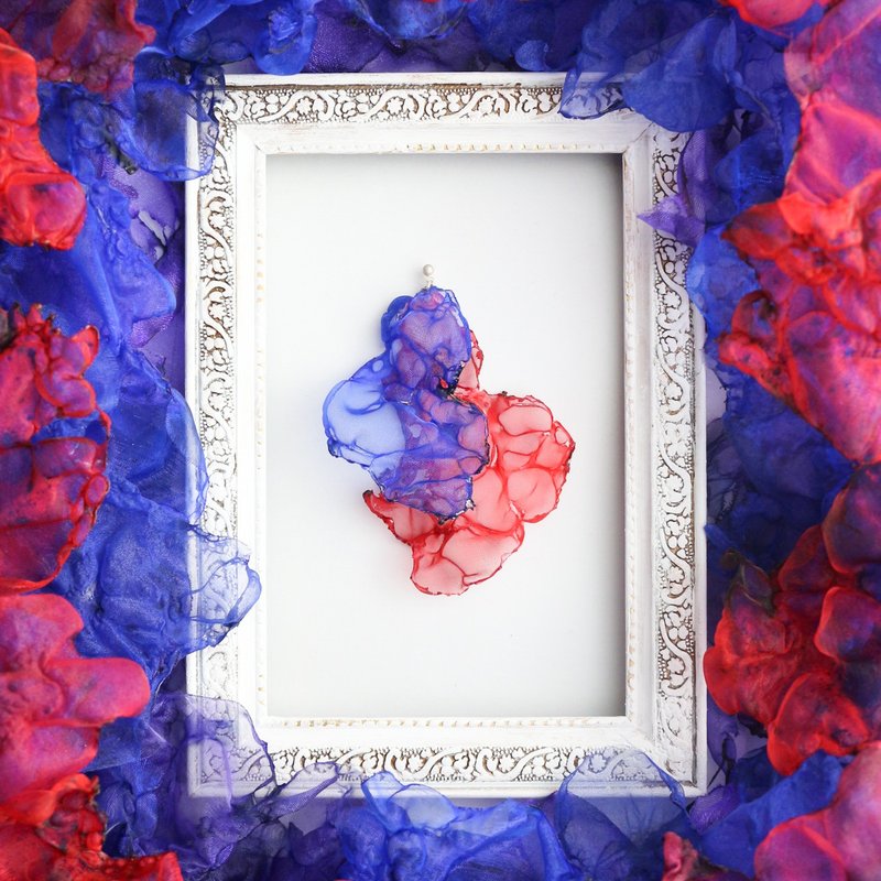 Neon color red and blue swaying art earrings - 耳环/耳夹 - 其他人造纤维 红色