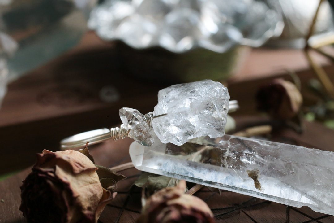 不规则白水晶原石闪灵钻铜线手环 一物一图  晶莹 水灵 - 手链/手环 - 宝石 蓝色