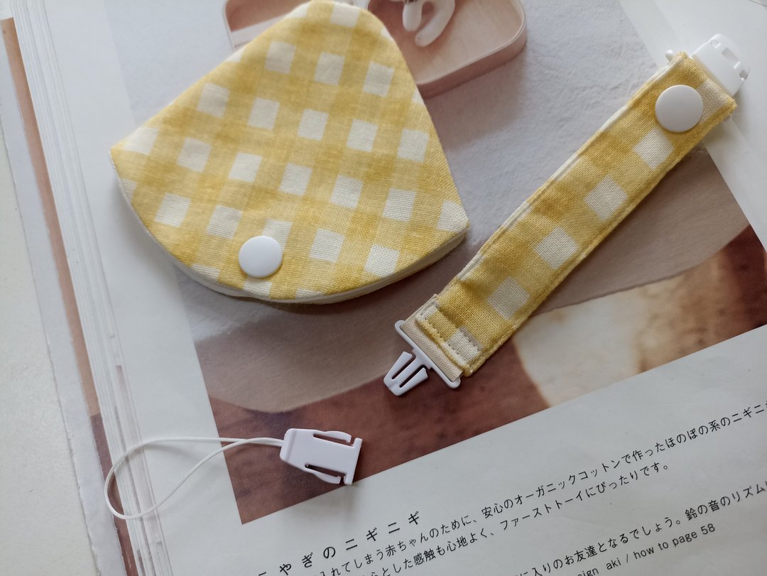 【5日内出货】 黄格 可拆二合一奶嘴夹  奶嘴防尘套  奶嘴夹 - 满月礼盒 - 棉 多色