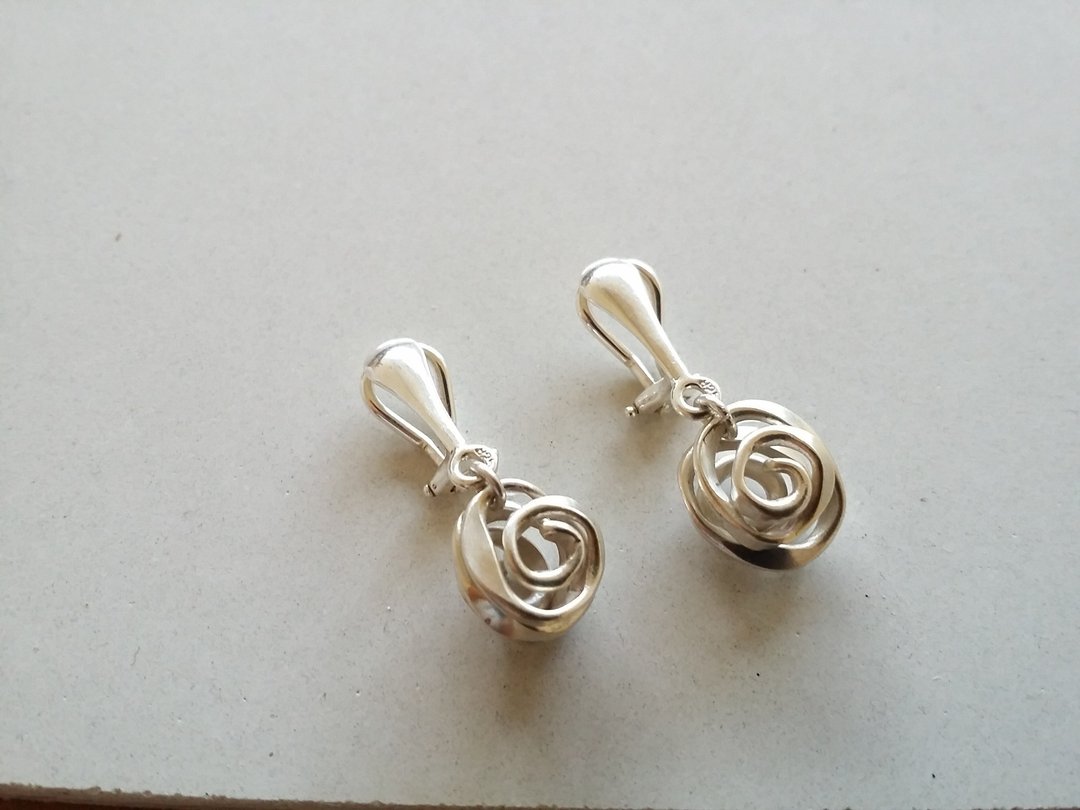 锻敲系列 纯银 夹式耳环 Ear Clip 台湾设计师手工银饰 银白玫瑰 - 耳环/耳夹 - 纯银 白色