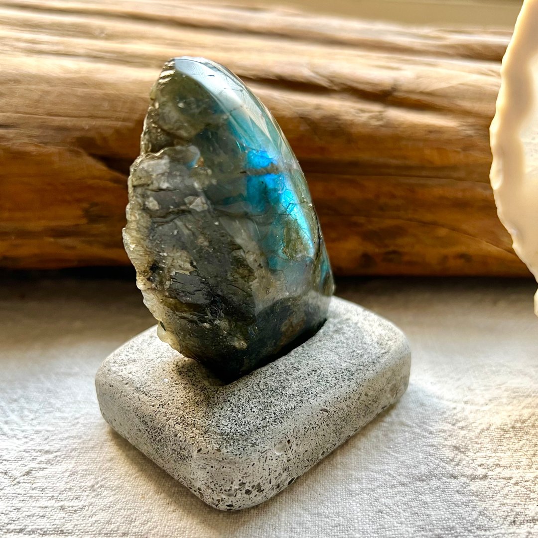 极光的守护 拉长石原矿 附底座 水晶原矿 - 摆饰 - 水晶 绿色