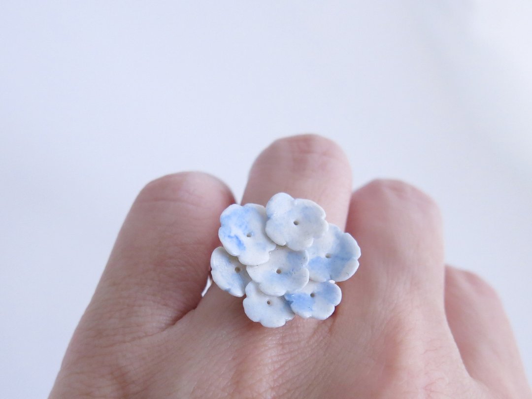 Hydrangea绣球花白瓷可调式戒指/蓝 - 戒指 - 瓷 蓝色