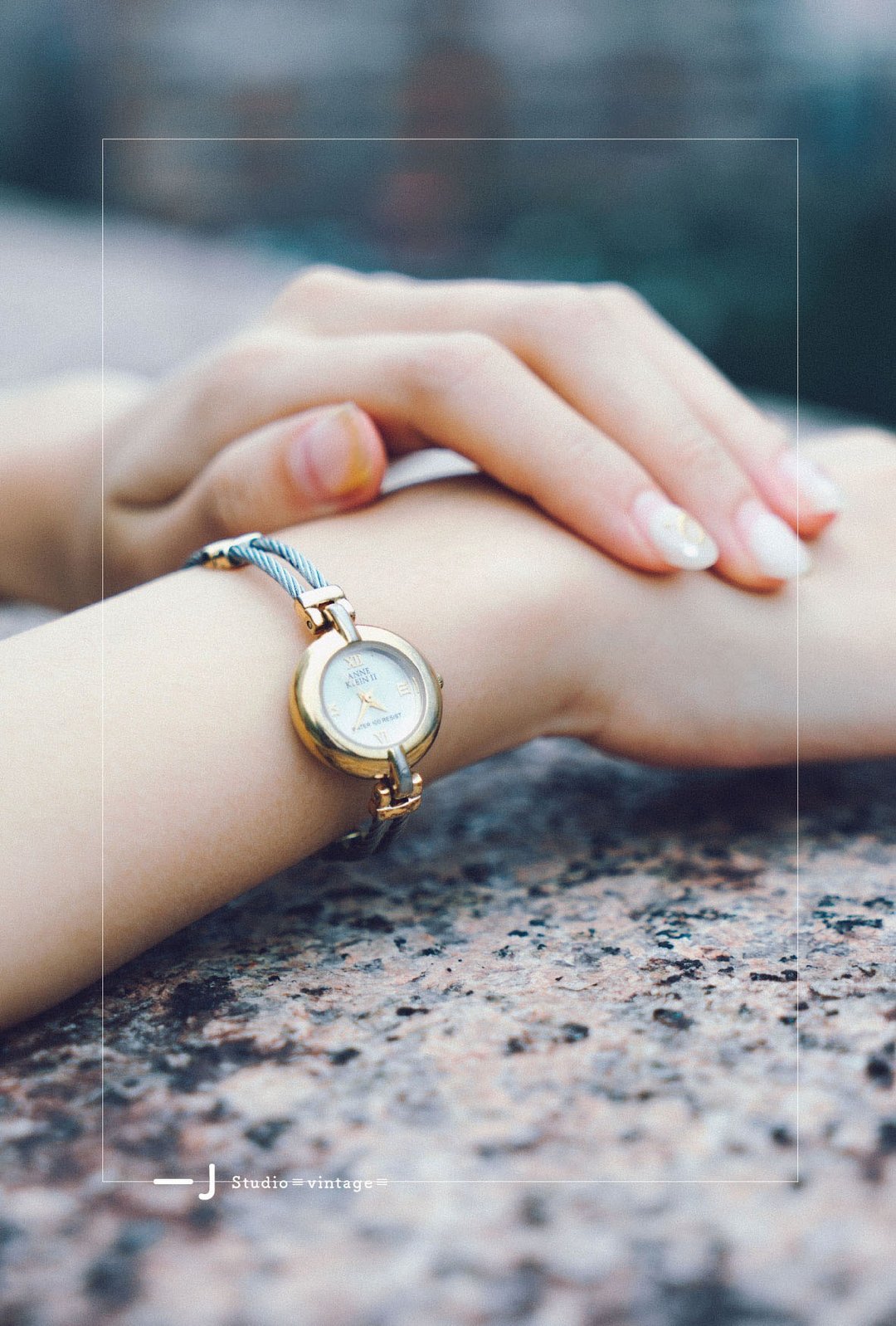 (售完sold out) ANNE KLEIN II 银加金不锈钢表壳圆形手链表 - 女表 - 其他材质 金色