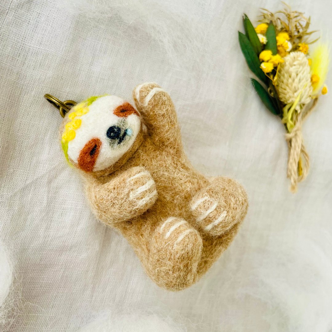 Bag charm of a sloth that sleeps cheerfully - 编织/刺绣/羊毛毡/裁缝 - 羊毛 咖啡色
