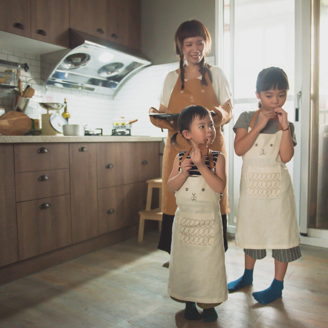 Adult Apron+Child Apron+Oven Gloves 猫咪大人小孩围裙加隔热手套组合 - 围裙 - 棉 