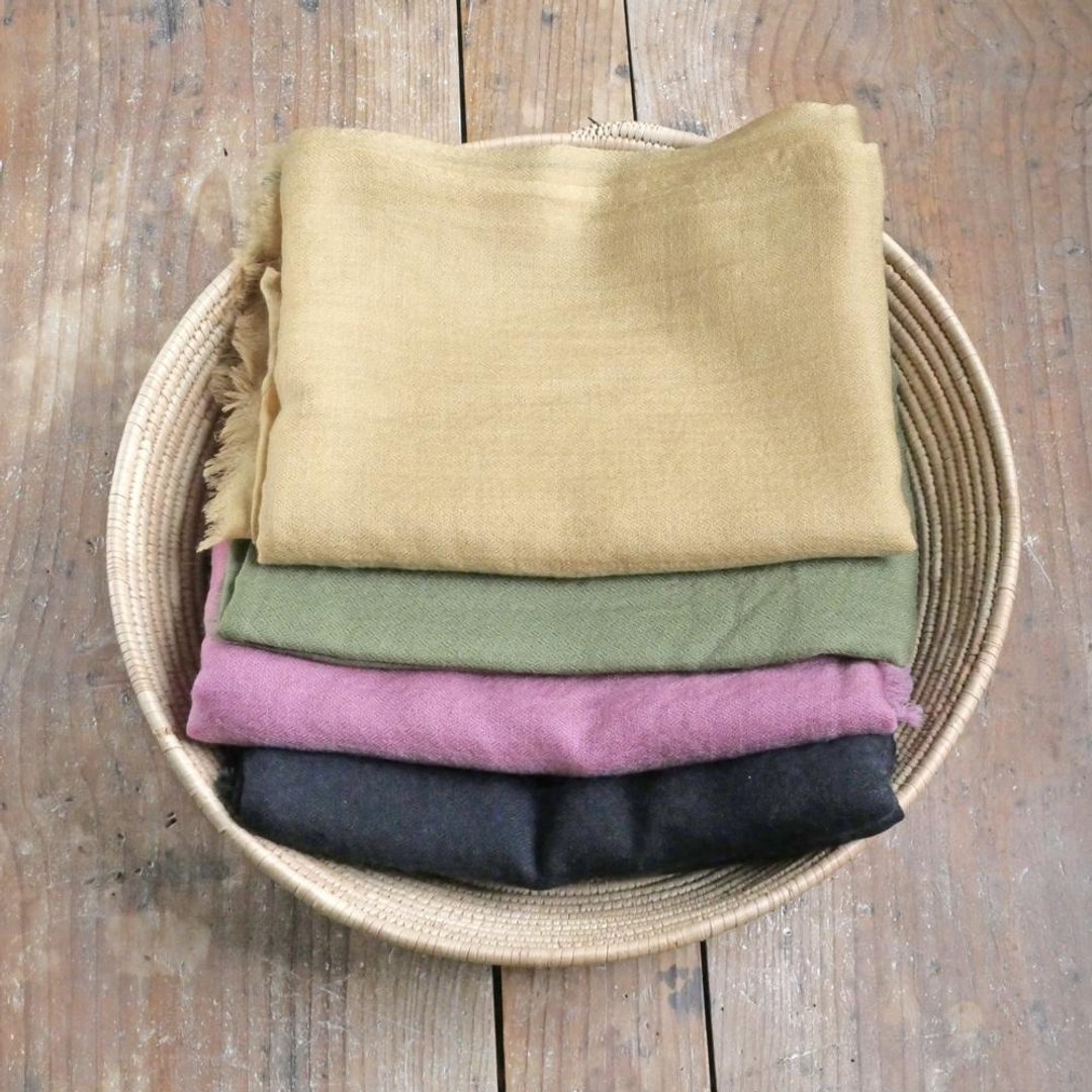 Cashmere Light Stall Natural Dyed / Yellow - 围巾/披肩 - 羊毛 黄色