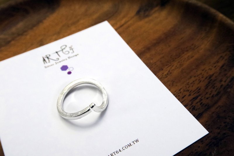 拥抱的力量(小) 线状 925纯银戒指-64DESIGN - 戒指 - 纯银 