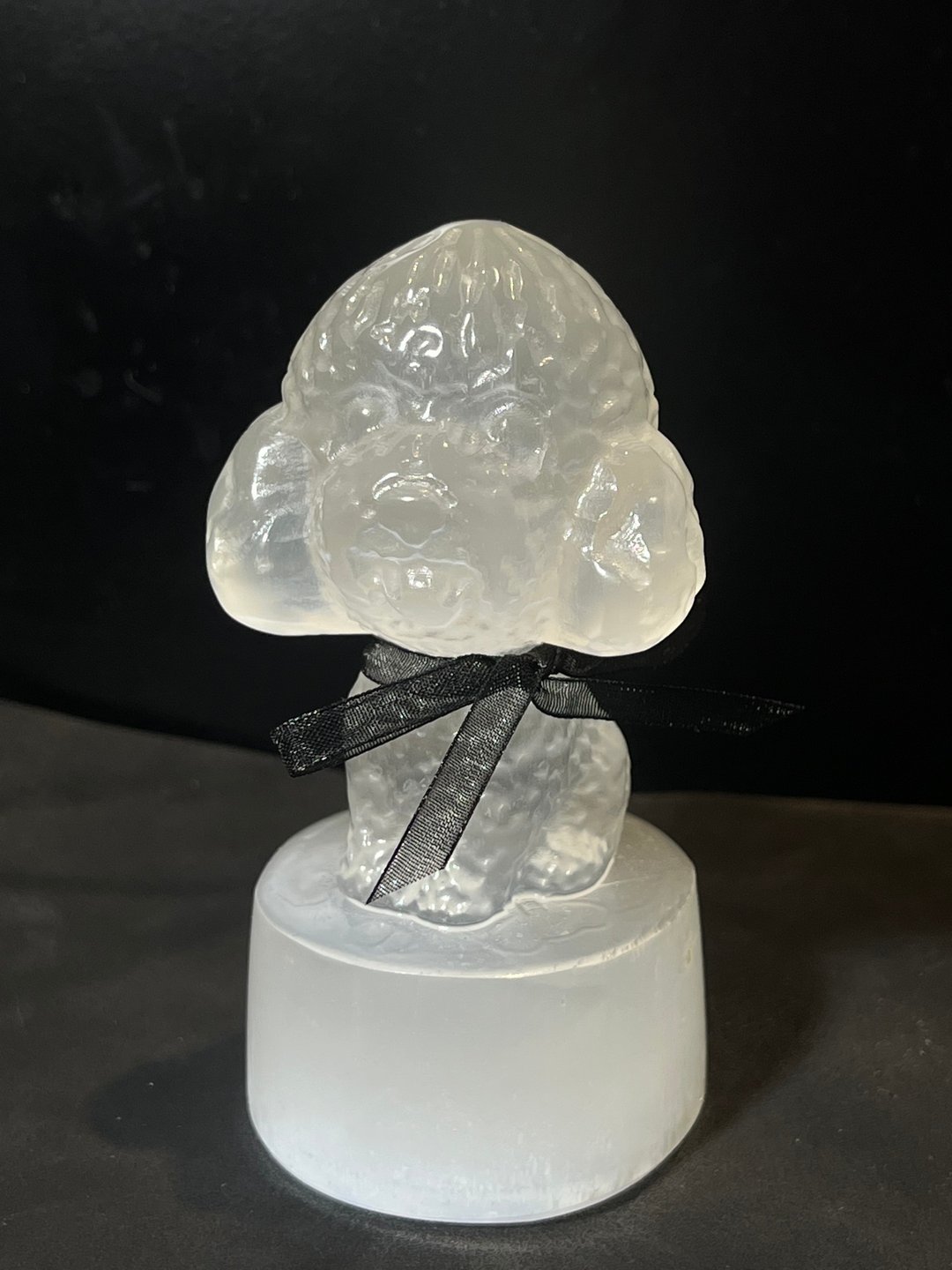 卷卷 贵宾狗 透石膏 净化 摆件 居家摆件 晶簇 净化水晶 - 摆饰 - 水晶 白色