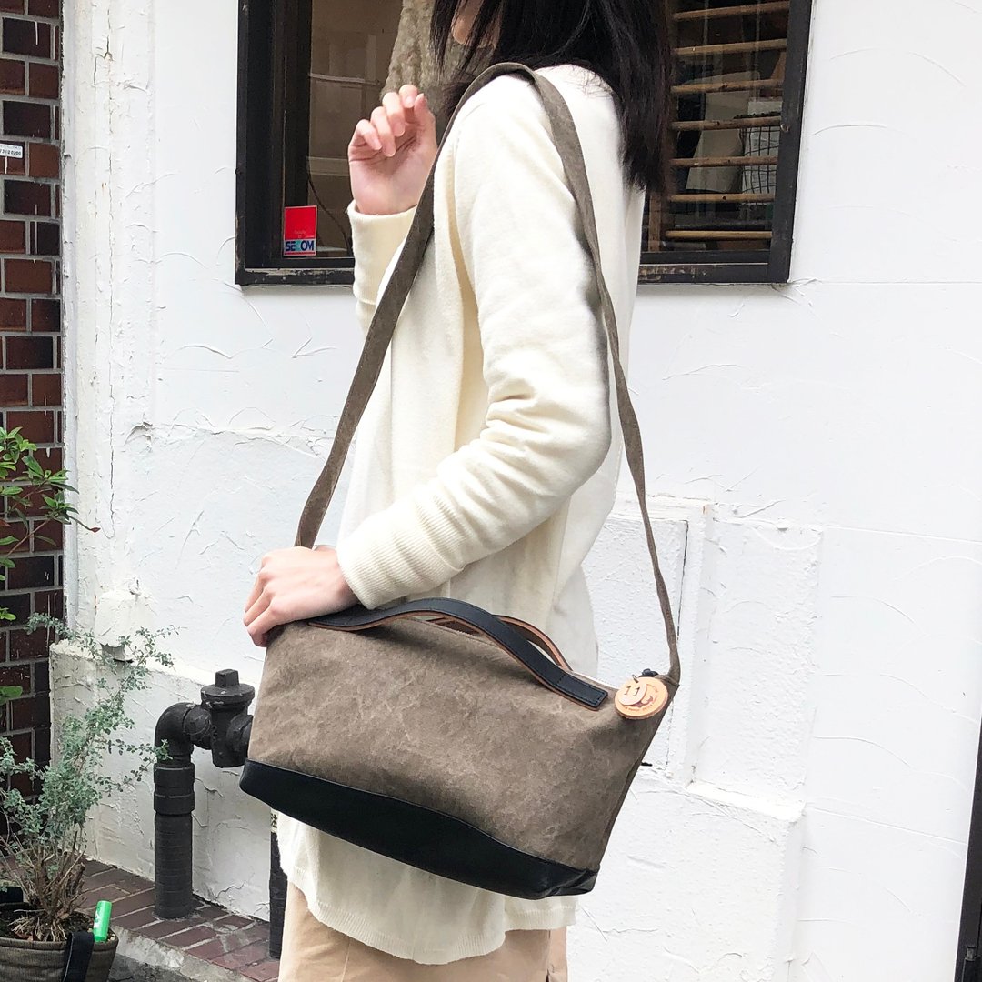 nomad-mini ・ Olive tannin dyed canvas x leather shoulder bag - 手提包/手提袋 - 棉 绿色