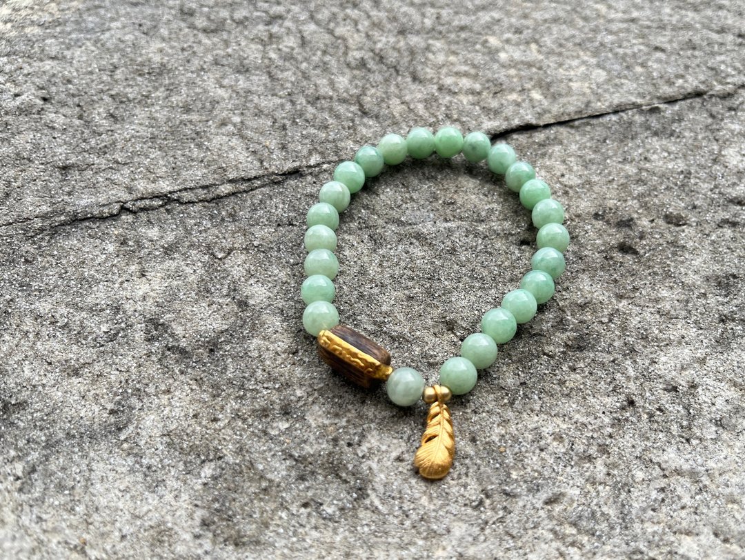 7mm天然原矿A货玉 缅甸果绿翡翠圆珠沉香珠纯银羽毛设计手串 - 手链/手环 - 宝石 绿色
