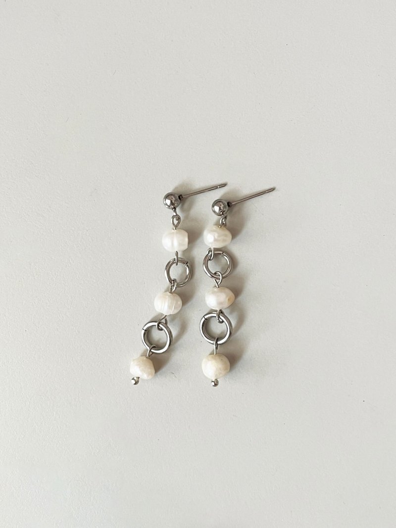 淡水珍珠串串_不锈钢低敏耳环 (针/夹) - 耳环/耳夹 - 其他金属 白色