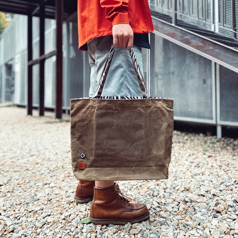 CINDERACHEL原創設計手作帆布袋 磁吸扣托特包 過蠟帆布X斑馬元素 - 手提包/手提袋 - 其他材质 咖啡色