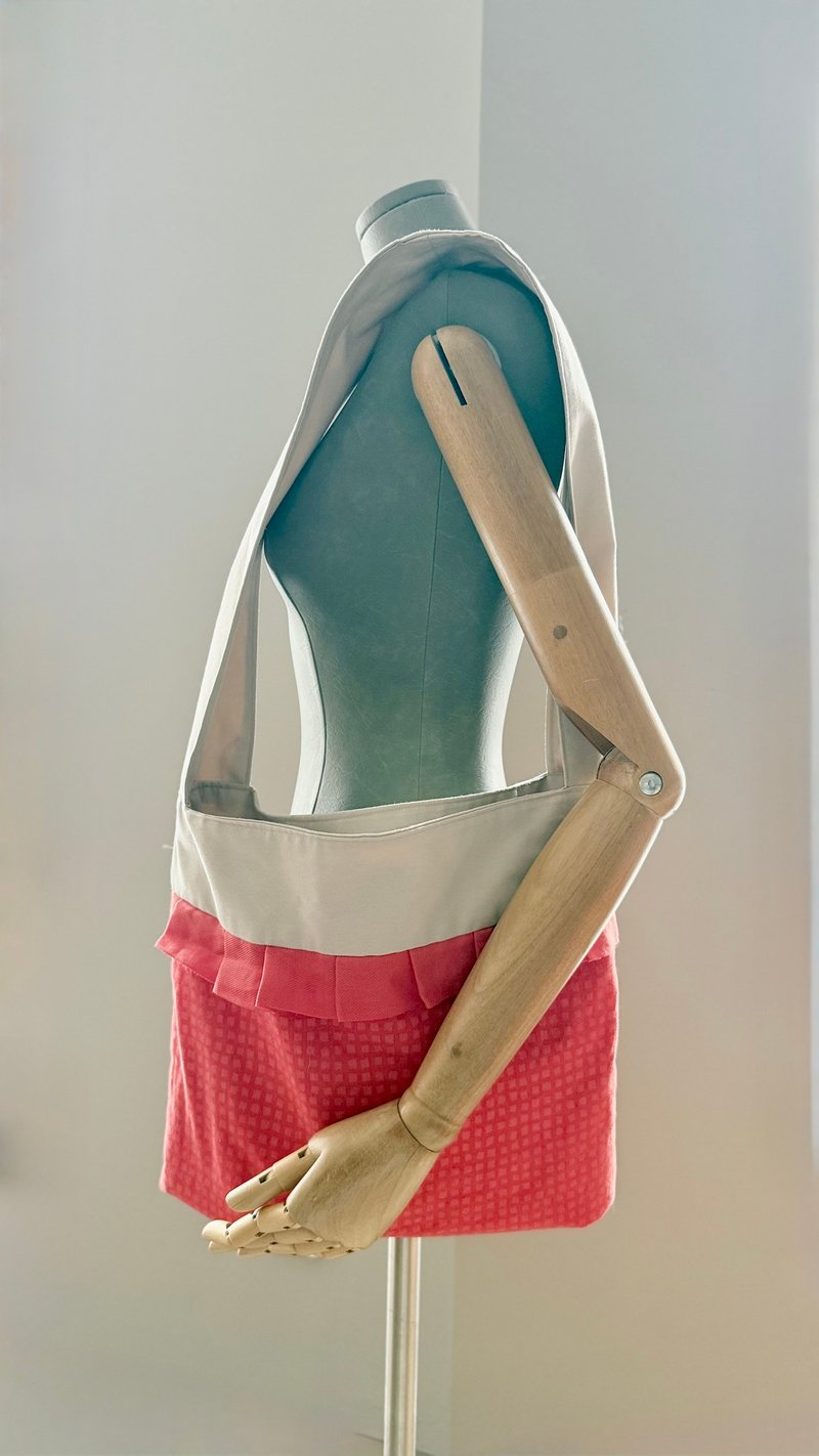 手工托特  薄纱荷叶边设  通勤休闲两用 - 侧背包/斜挎包 - 棉．麻 红色