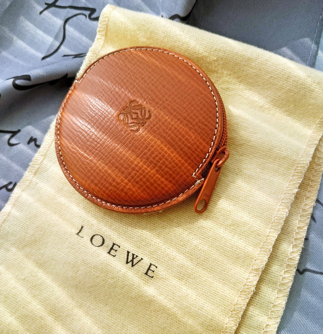 中古孤品 Loewe 圆饼干小收纳包 钱包零钱夹 零钱包散银包 散纸包 - 皮夹/钱包 - 真皮 咖啡色