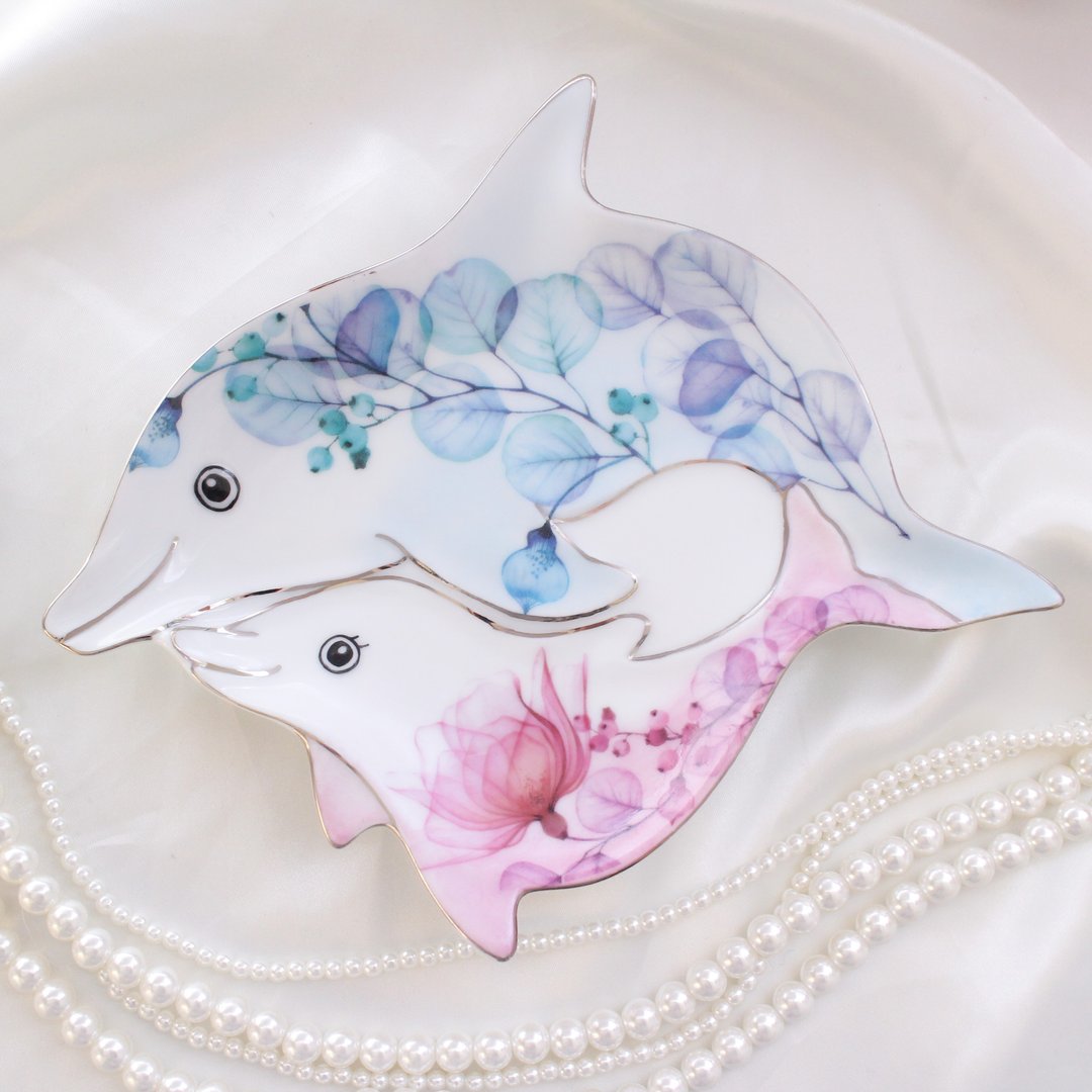 Plate of pair dolphins full of happiness - 盘子/餐盘/盘架 - 陶 蓝色