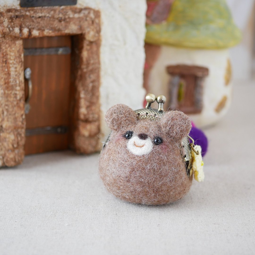 Kuma no Gamaguchi Wool Felt Coin Case Accessory Case - 玩偶/公仔 - 羊毛 咖啡色