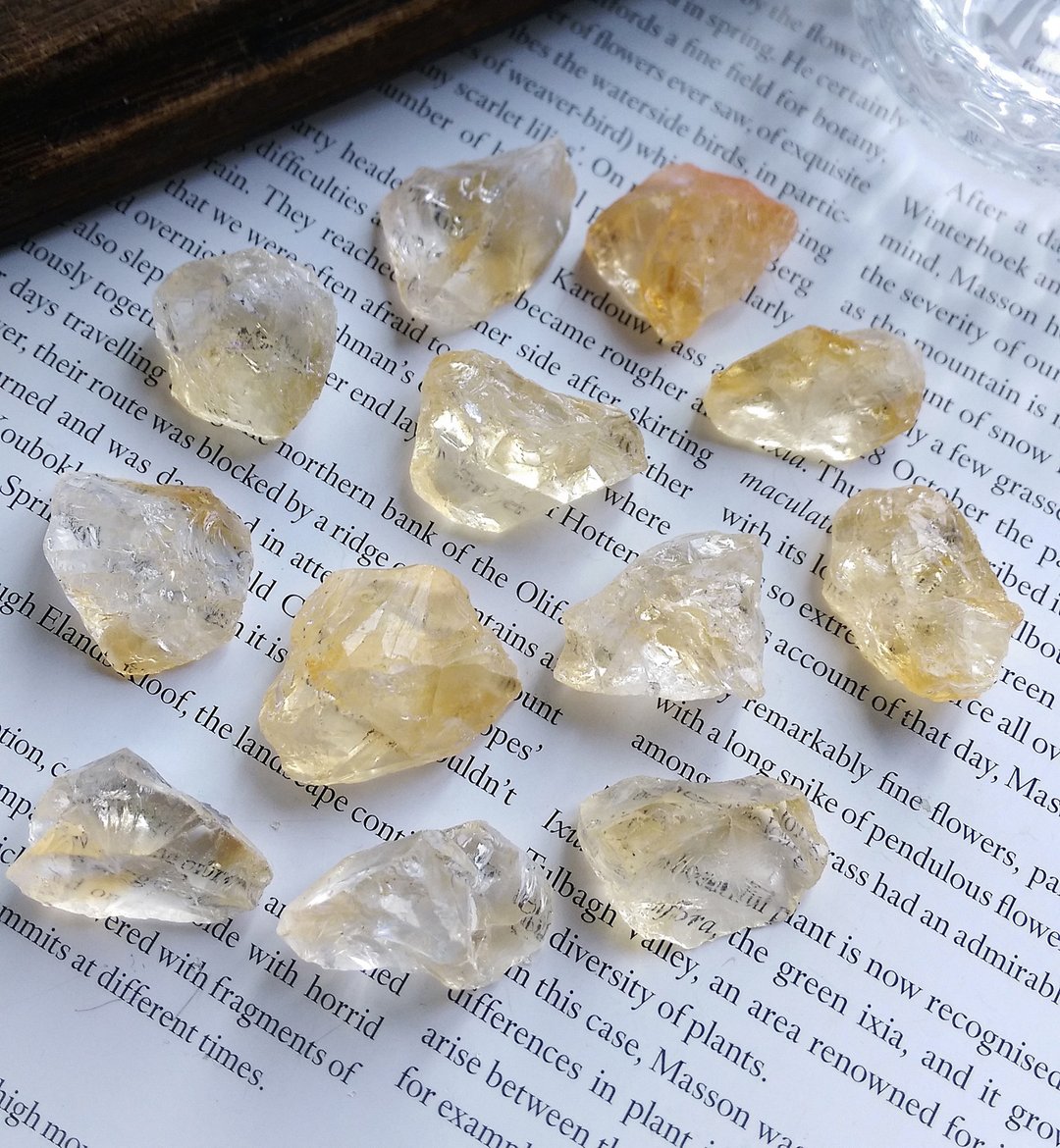 Citrine 巴西产地 黄阿赛斯特莱 黄水晶 天然小碎石  一组12颗 - 摆饰 - 其他材质 