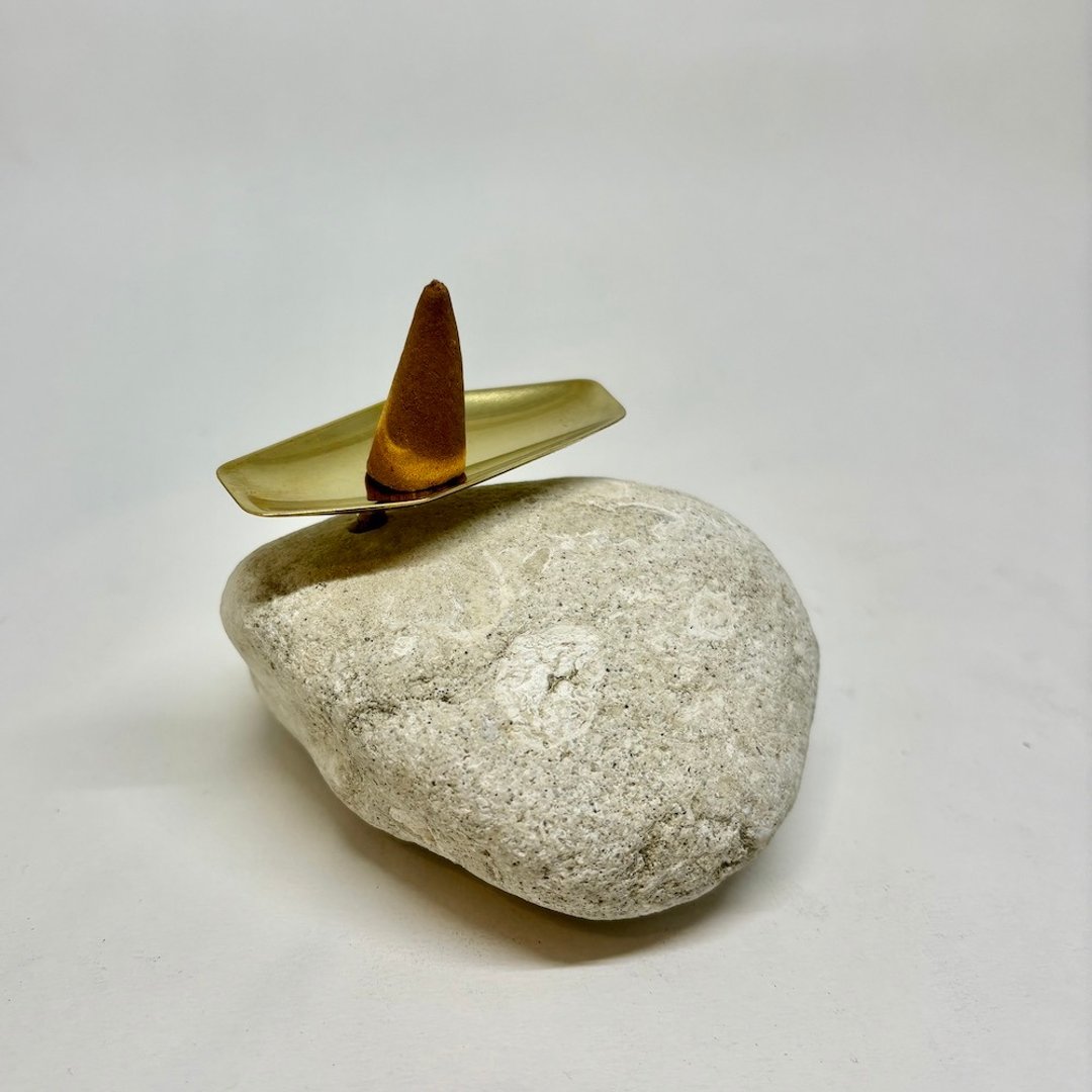 香道/熏香座/可置香锥~迷踪(F小款)~青冶金工手作的诗~禅味上市 - 香薰/精油/线香 - 铜/黄铜 