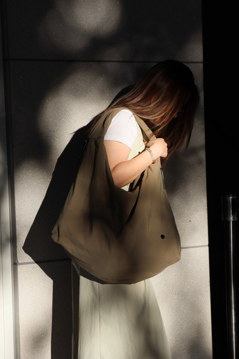 【TAYLORS】大容量机能水饺包 腋下托特包 轻量多拉链隔层 防泼水 - 侧背包/斜挎包 - 棉．麻 黑色