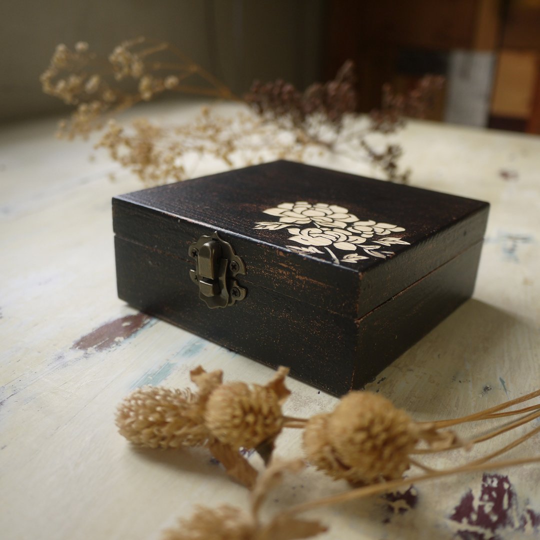 手工制作珠宝盒-玫瑰 首饰盒 仿锻造 木作 松木 职人手作 送礼 - 收纳用品 - 木头 金色
