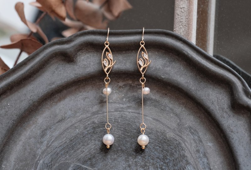 窗花 天然珍珠垂坠长耳环 - 耳环/耳夹 - 其他材质 蓝色